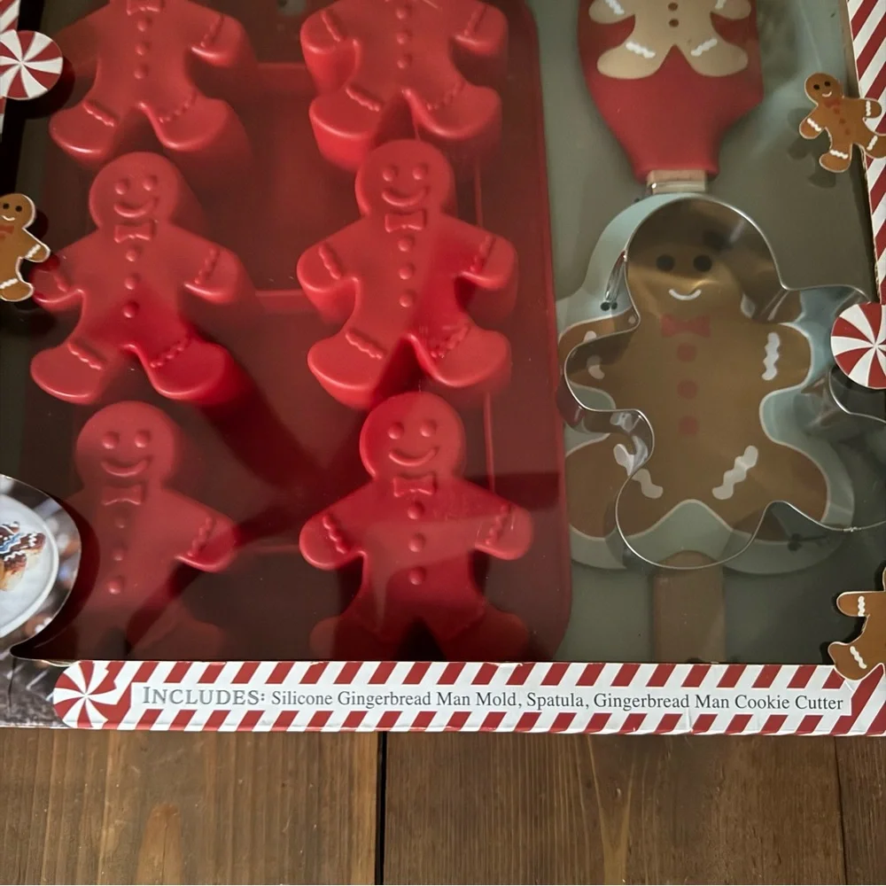 NWT Gingerbread Man Christmas Baking Set